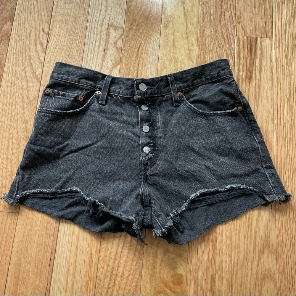 Levi’s 501 Button Fly Black Cutoff Distressed Denim Shorts EUC Size 28